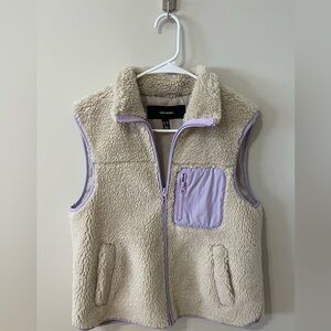 Vero Moda  XS purple fleece vest